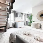 Stylish & Chic Duplex Near Eiffel Tower