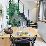 Stylish & Chic Duplex Near Eiffel Tower