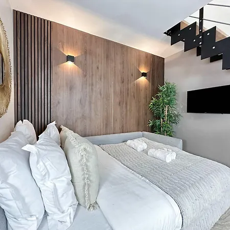 Stylish & Chic Duplex Near Eiffel Tower Apartment